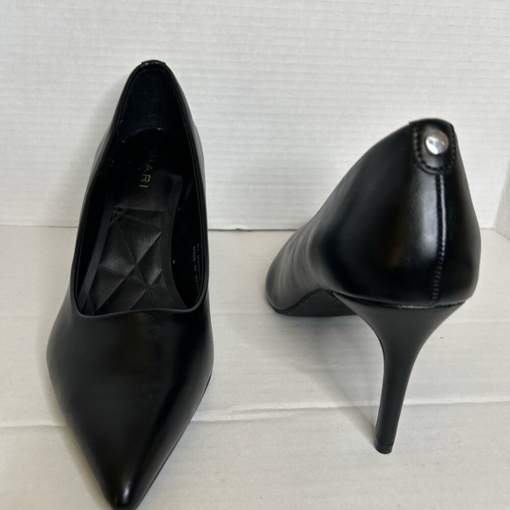 New Tahari Black leather Pumps cushion insole women Size 9 new without Box.